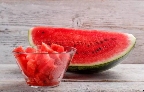 吃小瓜尿黄,小瓜饮食与尿液颜色变化的奥秘解析